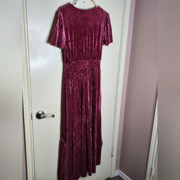 Simplee Maxi Velvet Dress Wine Color Size M NWT - Picture 3 of 6